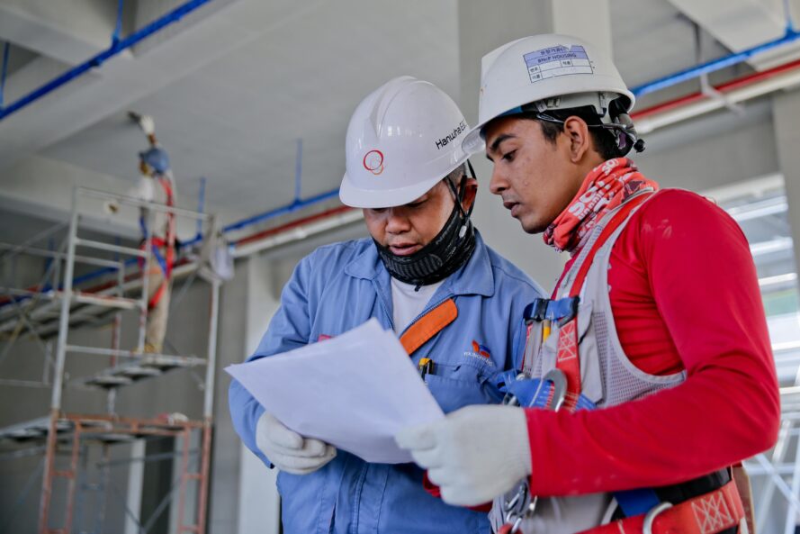 How to Manage Subcontractors More Efficiently in Complex Builds How to Manage Subcontractors More Efficiently in Complex Builds