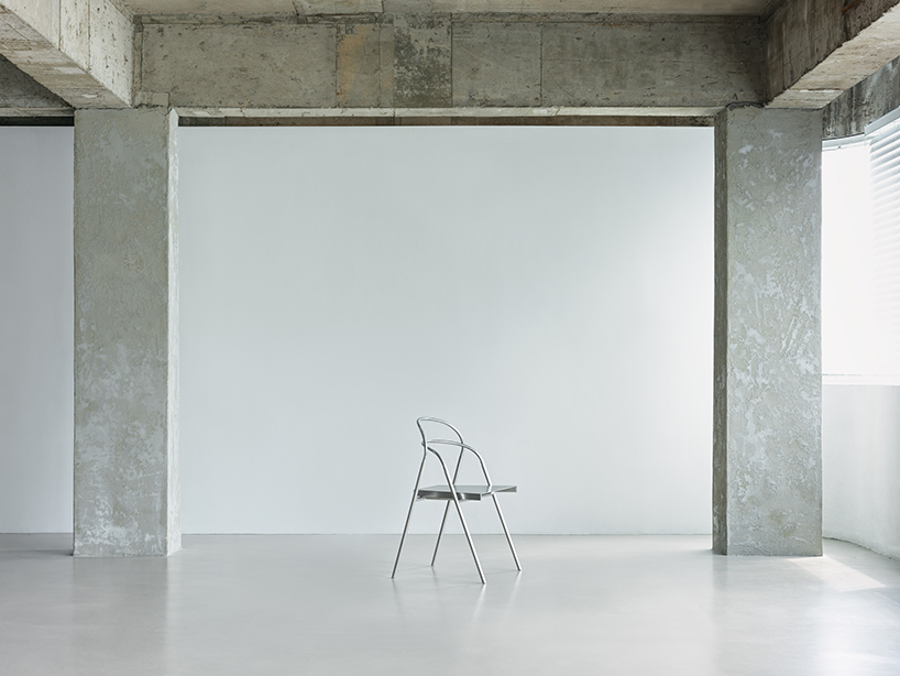 woojin park reimagines gooseneck tubing for a chair that flexes and shifts with your body